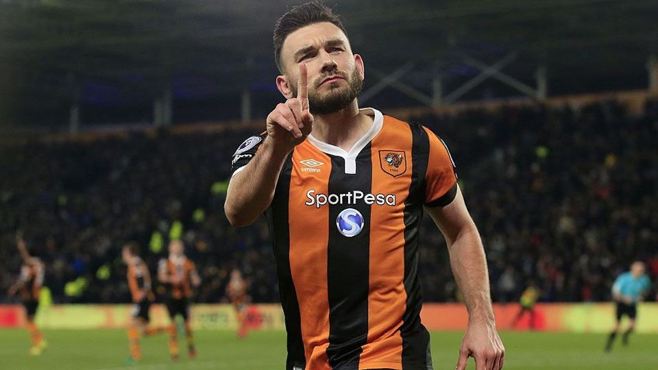 Robert Snodgrass perpanjang kontrak dengan Hull City. Copyright: © LINDSEY PARNABY/AFP/Getty Images